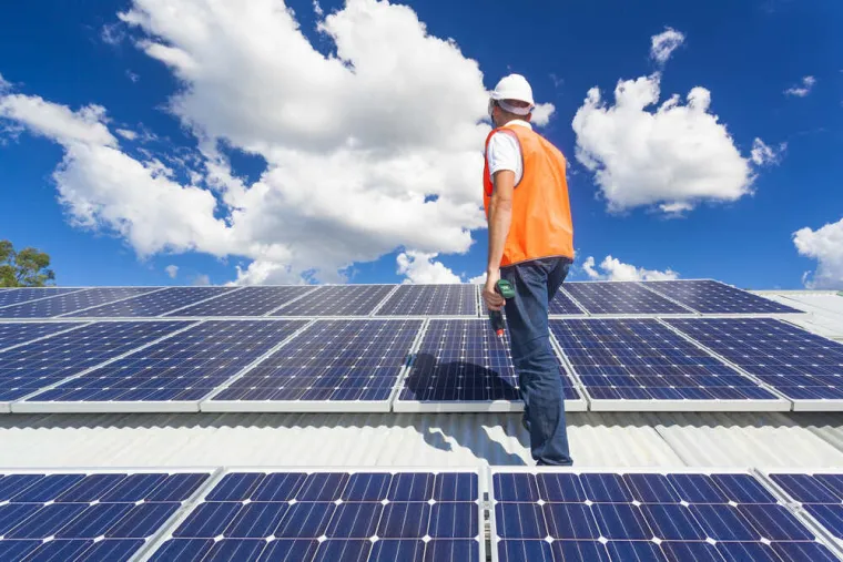 Pose et installation de panneaux photovoltaïques sur bâtiment à Manosque, Manosque, 1.2.3 Nouvelles Énergies